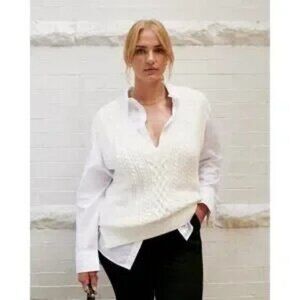Abercrombie & FItch Women's V-Neck Cable Knit Ivory Sweater‎ Vest- Size Medium